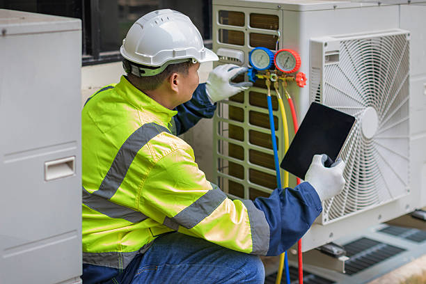 Professional Hvac technician working in Mascoutah, IL